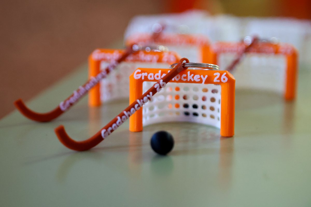 Gradohockey's tweet photo. Últimos partidos del primer turno, hoy con las familias en la grada.

Después tocó recoger, despedirse y llevarse un pequeño recuerdo: mochila, cinta para el stick y un juego de stick, portería y bola.

Gracias por estos ocho días 💙

📸 https://t.co/1t6gS9WiQm

#Gradohockey2026 https://t.co/qcra1MRA3P