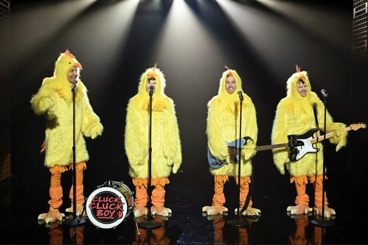 manialover69's tweet photo. They're all chickened out https://t.co/dnxg8gpAWd