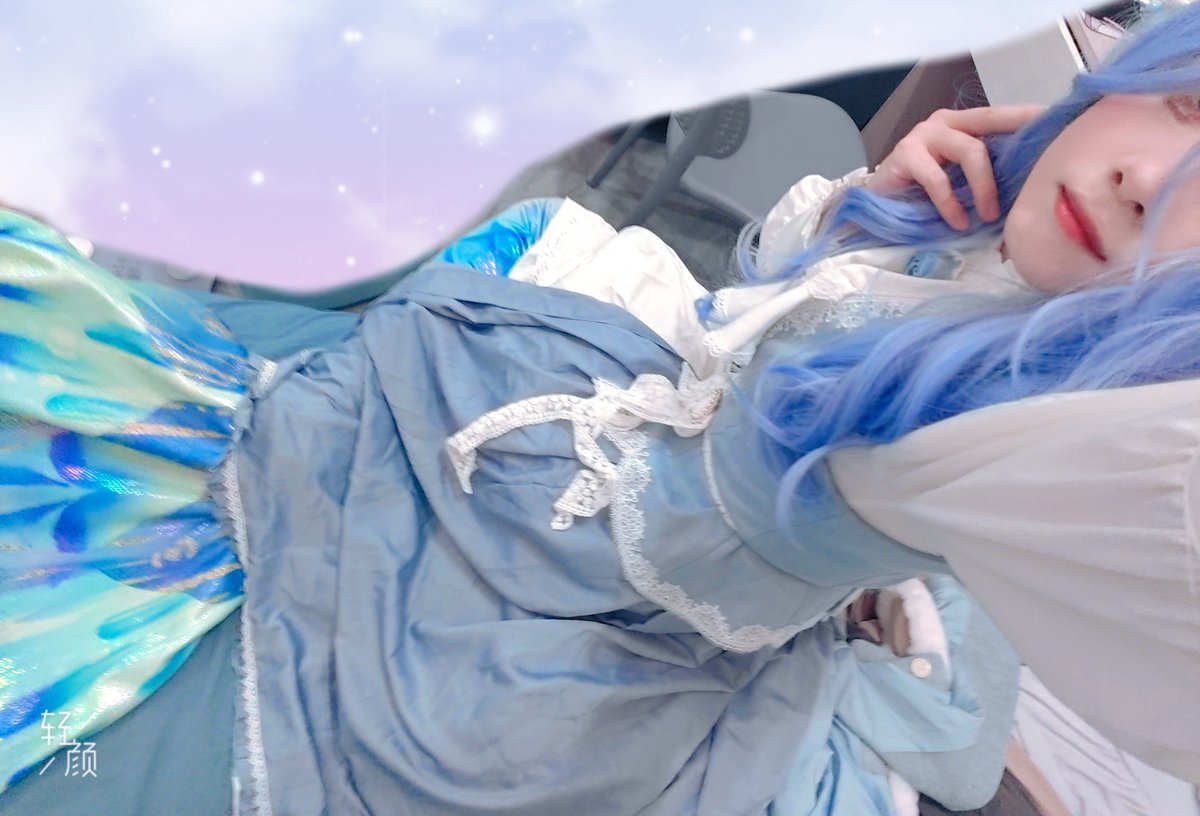 MoonC256's tweet photo. #人魚 #男の娘
第一次自己尝试化妆（虽然效果不太好就是了），cos的大概是Umikira酱（自己的另一个OC）和另一个未完成的VRChat形象（
之后大概也算是有头有脸的人鱼娘了吧，靠自己打败了长久以来的容貌焦虑呢，可喜可贺（
自分でメイクをするのはこれが初めてでした（結果はあまり良くなかったですが）。「溟煌Umikira」ちゃん（私のオリジナルキャラクターの1人）と、未完成のVRChatアバターのコスプレをしていました。（
長年の容姿への不安を克服したので、今頃はまともな人魚娘になっているはずです。おめでとう！（