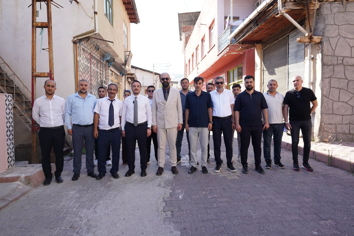 apartielazig's tweet photo. Anahtar Parti Elazığ İl Teşkilatı olarak saha çalışmalarımız kapsamında, Elazığ'ımızın güzide ilçelerinden Keban'ı ziyaret ederek kıymetli hemşehrilerimiz ve esnafımızla bir araya geldik.
#keban #elazığ #aparti #gündem https://t.co/i2JXvlH2xT