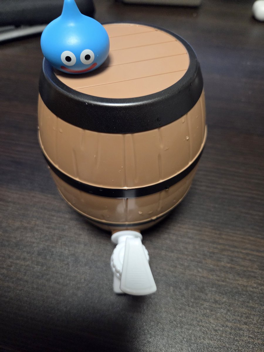 gu_ri_game's tweet photo. UFOキャッチャーで取ってもらったドラクエのドリンクサーバーかわいい(ﾉ≧▽≦)ﾉ https://t.co/lR3rQlTxQD