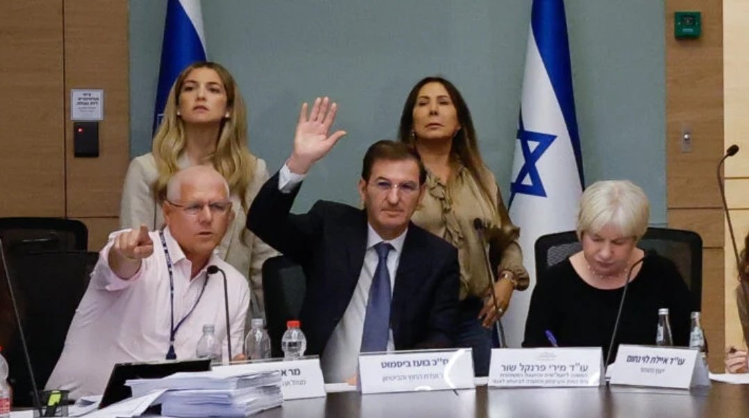 omrironen24's tweet photo. ירים את ידו כל מי שדפק את המשרתים היום https://t.co/yLzsHEy1FV
