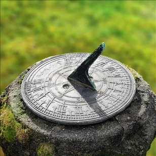 SenseiRu5's tweet photo. Before the "time system," if you were late, you just arrived when the sun was "over there."
BRING BACK SUNDIALS ‼️
#TimeIsAnIllusion #LetMeSleep #BanClocks #BringBackTheSun https://t.co/GOj0JSjNo5