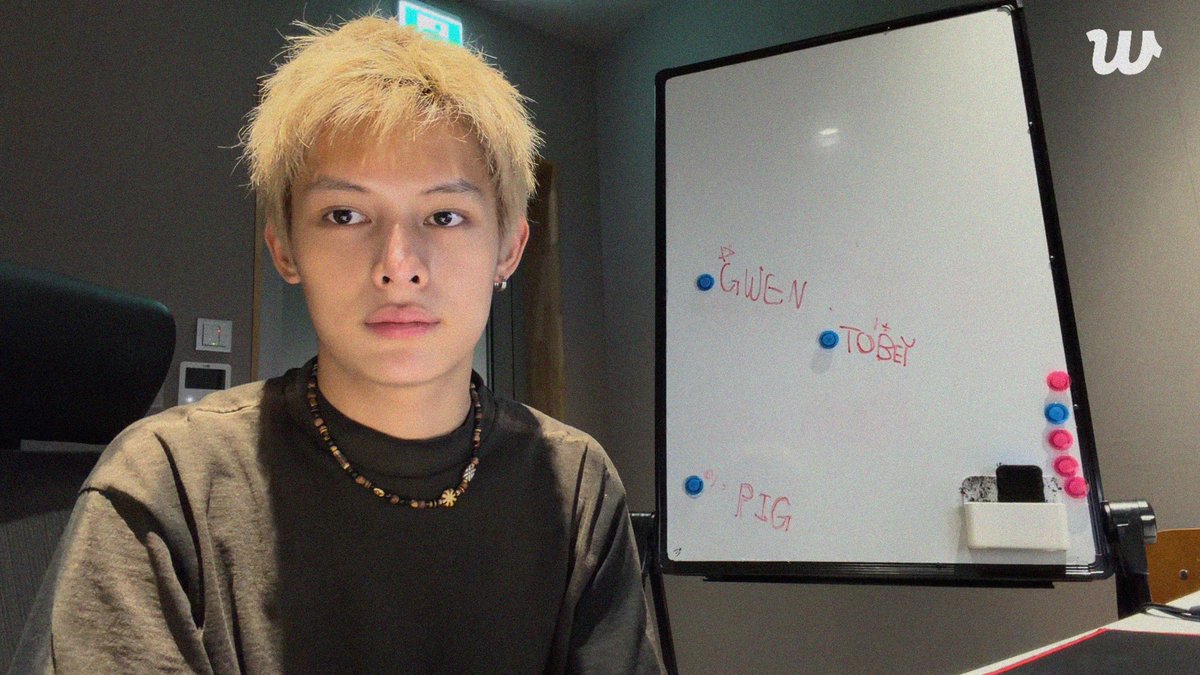 yufanzone's tweet photo. pov: going on facetime with #james nerding out about spiderman https://t.co/jslxTkBLz3