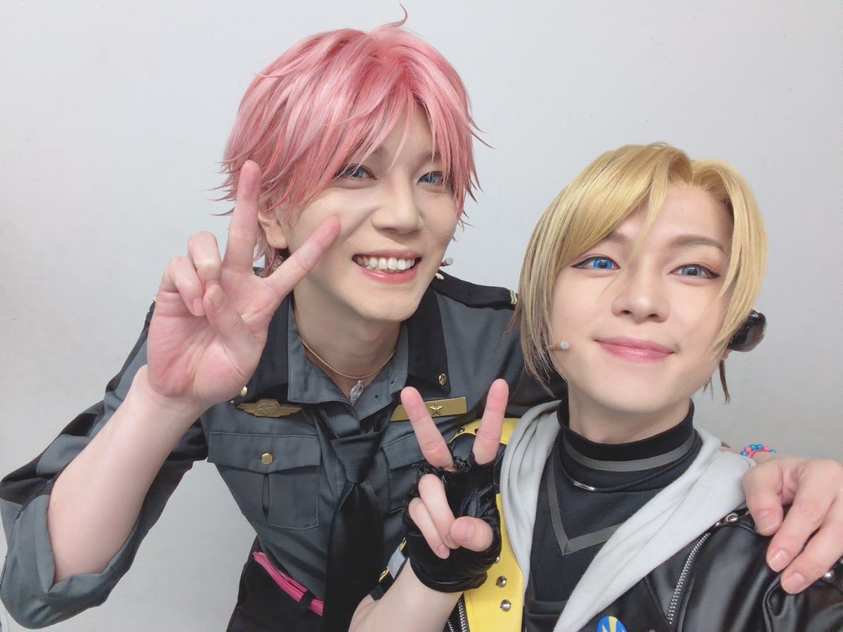 asa10_y's tweet photo. エリステニュードーン東京千秋楽、ご来場頂きありがとうございました！
無事に東京を終えることが出来てホッとしています。感謝！！！
京都もディノとして必死に生きます。
会えるの楽しみにしてるよー！
ジュニアと一緒にラプアンドピース❤︎✌︎

#エリステ https://t.co/fDmCM6q2cu
