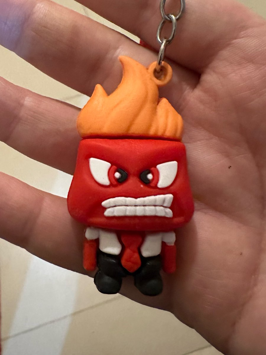 maaaaaashy's tweet photo. بقيت انا ال angry man in the house
"جيباها توثيقًا" https://t.co/JXRQLX5n5S