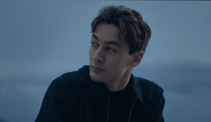 63nius's tweet photo. george in his ads 🚬 🚬 🚬 🚬 https://t.co/fUXXLYSnQw