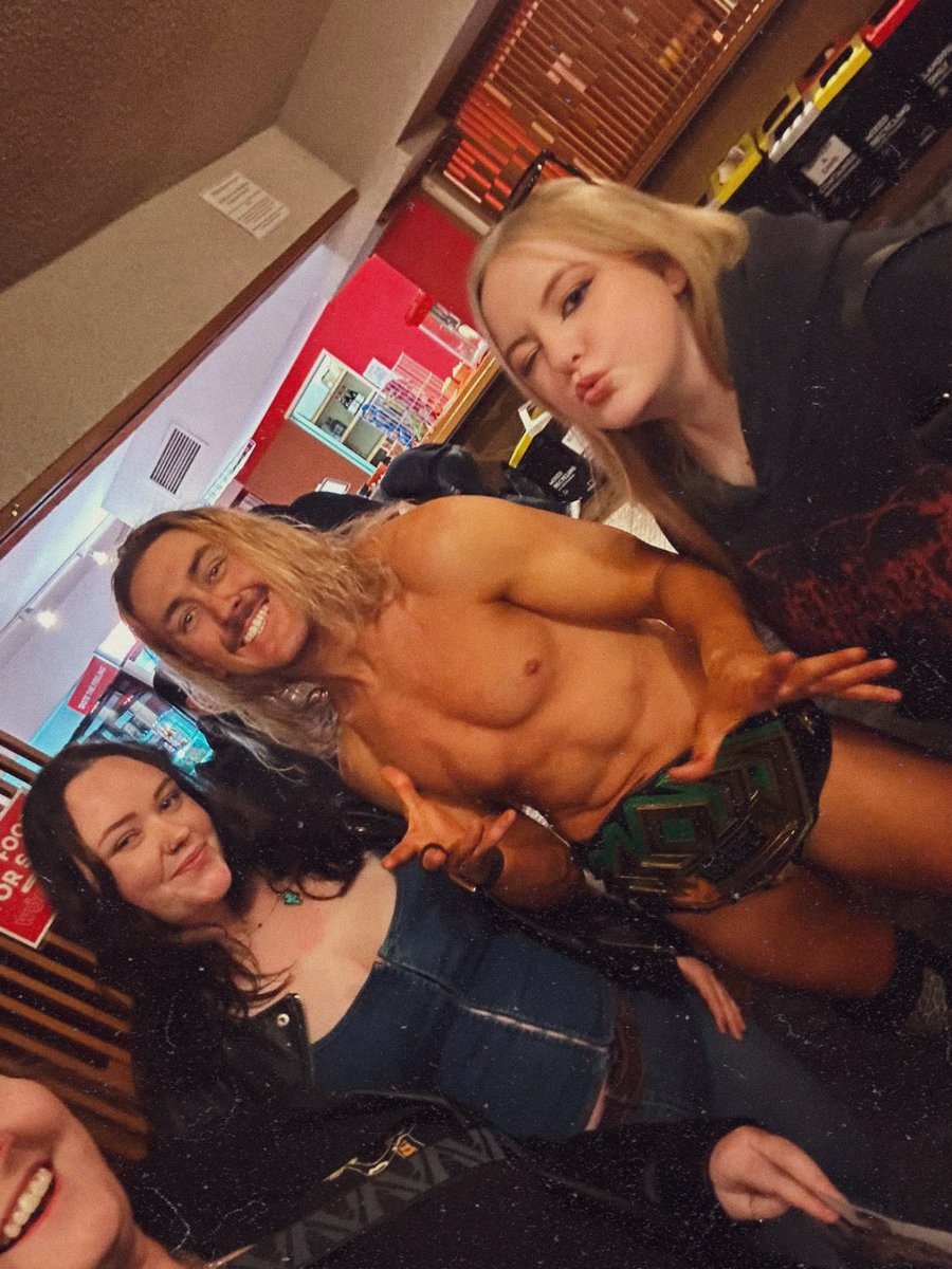 jas_rogers_'s tweet photo. we are so back ❤️‍🔥
(rcw was INSANE last night) https://t.co/YVYsuXAzXC