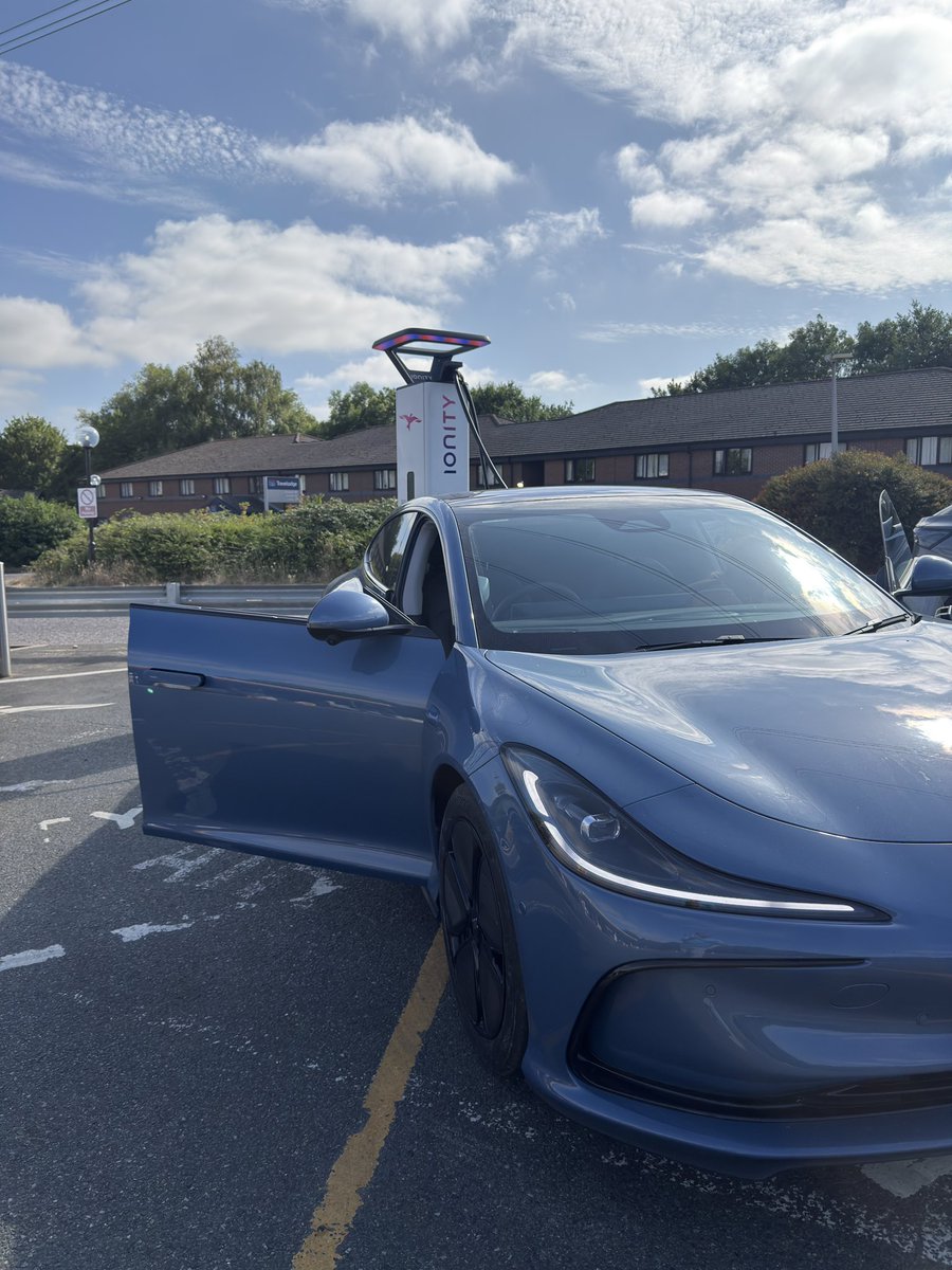 BendyBen999's tweet photo. Surrey to SW London to north Norfolk coast, around Norfolk all Fri & sat and same journey in return.
Sat PM - Plugged in at 1647hrs. Grabbed a coffee. Used the bathroom. Called a friend. Unplugged at 1707.
Added 126 miles. It’s just so simple. Easy , cheap, fast. #IM5 #EV https://t.co/C6WLGOpzwS