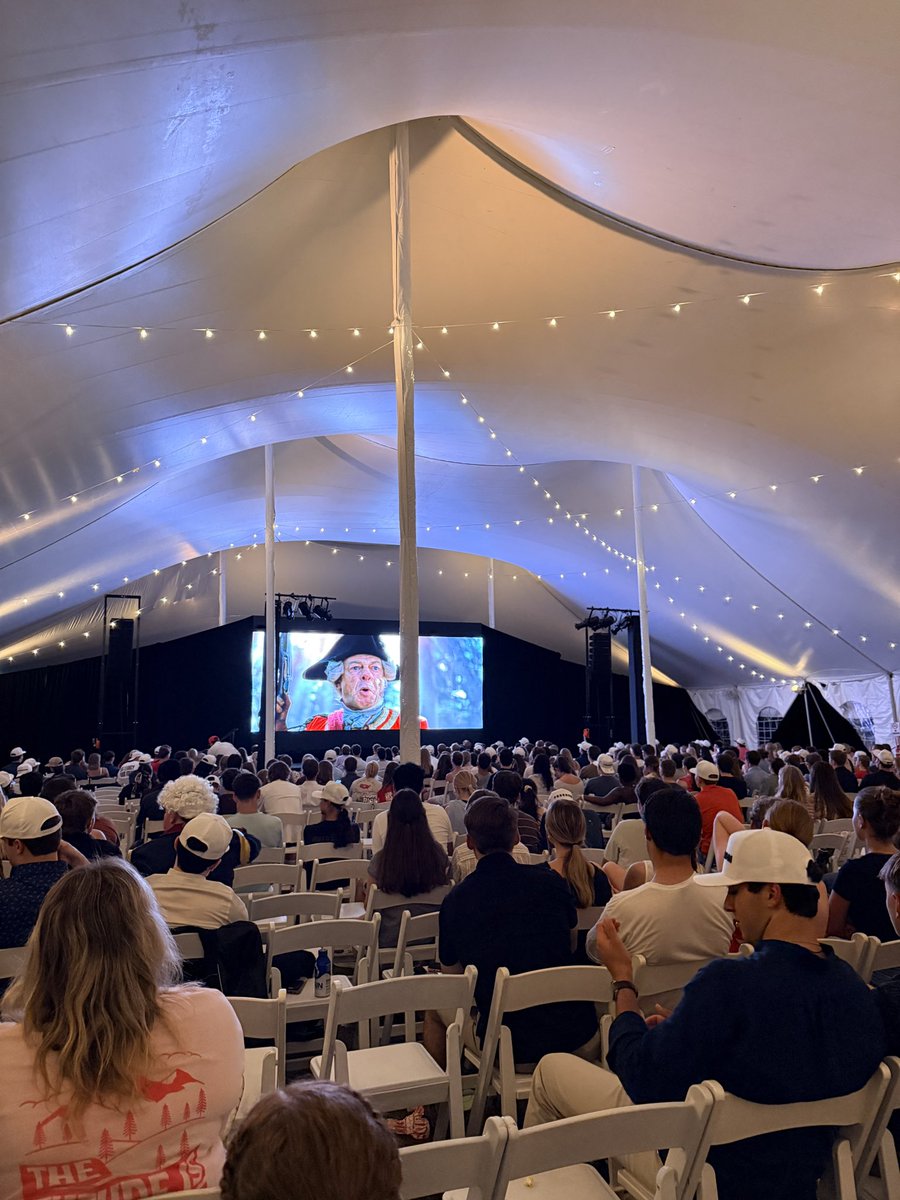 Caprianam's tweet photo. Movie night at George Washington’s house! Mt Vernon 🇺🇸 https://t.co/z6v89T727N