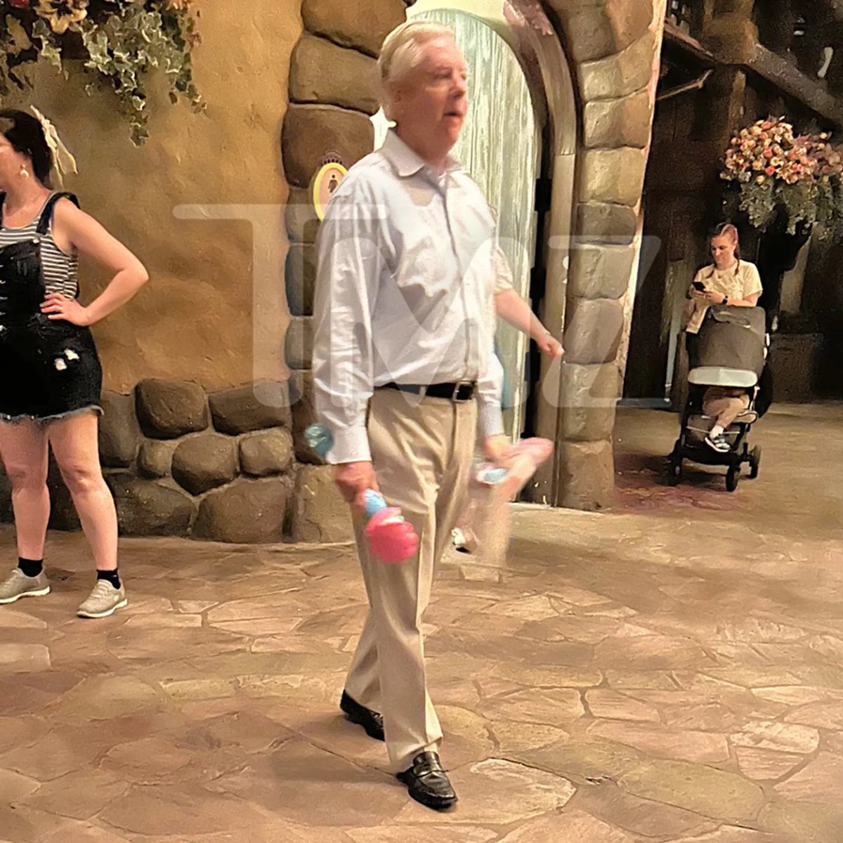 dinkyvision's tweet photo. @CNN Arriving at that big theme park underground. https://t.co/i8WnKMK9vi