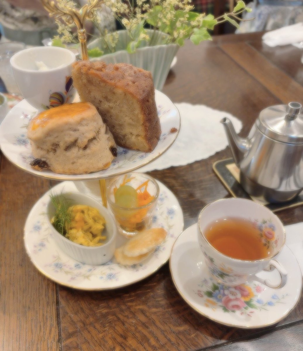 sayakamaon1001's tweet photo. 昨日はInnocent World様の乙女の花園お茶会小さなティーパーティーへ☕️✨
クラシカルで上品なイノワ様のお洋服に囲まれたとても素敵な空間でした🫖
お洋服:イチゴブーケドールjsk生成×ショコラを着用しました🍓🤎
#InnocentWorld #イノセントワールド #お茶会 https://t.co/J2DhIjF2qa