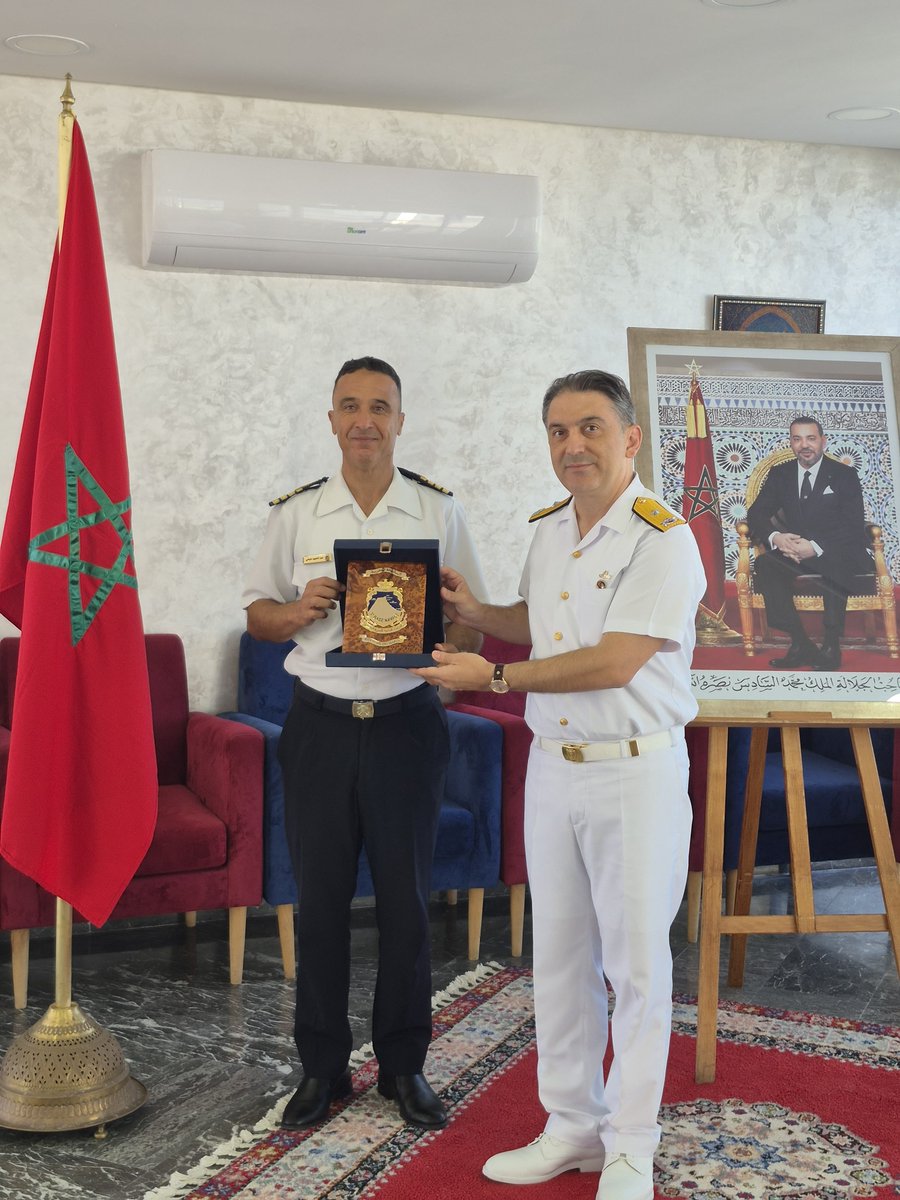 tcsavunma's tweet photo. TCG Burgazada Korveti, 10-12 Temmuz 2026 tarihleri arasında Tanca/ Fas Limanı'nı ziyaret ediyor.

Liman ziyareti kapsamında, Rabat Büyükelçimiz Mustafa İlker Kılıç, Güney Görev Grup Komutanı Tuğamiral İlyas Ergel ve Rabat Askerî Ataşesi Deniz Albay Devrim Ural gemiyi ziyaret etti.

Güney Görev Grup Komutanı Tuğamiral İlyas Ergel, 10 Temmuz 2026 tarihinde, 5’inci Deniz Üs Komutanı Albay Abdelhamid Abbassı'ye, Kuzey Deniz Bölge Komutan Yardımcısı Tuğamiral Karim Zitouni'ye ve Tanca-Larache Bölge Komutanı Tuğgeneral Hicham Jeraoui'ye makam ziyaretleri gerçekleştirdi.

Ayrıca TCG Burgazada, Tanca/Fas Limanı’na intikal sırasında Kuzey Atlantik Okyanusunda “Helikopter Kaza Kırım Eğitimi” icra etti.

#MillîSavunmaBakanlığı