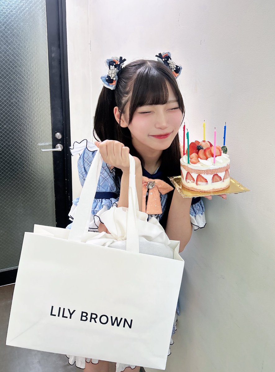 honoka_nmks's tweet photo. 今日はお誕生日お祝いたくさんありがとうございました…🫶🏻🧡

メンバーからケーキとプレゼントもらったのーーー🎂😻😻😻😻
ケーキ食べたいって一生言ってたら降ってきた😻引き寄せの法則かも♡♡♡（ありがとう🫶🏻🫶🏻🫶🏻） https://t.co/xANwaPYNog