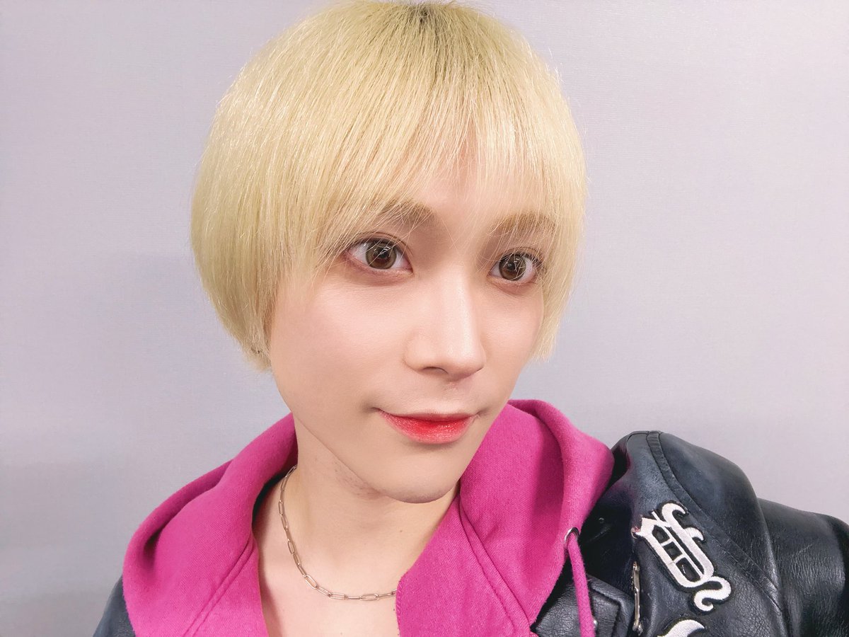 yikes_sota's tweet photo. 7/12 横浜クイーンズスクエア

早い時間から１部２部とありがとうございました‼️
１部撮可はAPOLLON
２部撮可はTELL OSHIMA

久しぶりのバンT衣装でした‼️
今だにたまーにバンT衣装の撮可見たりするから一年経ったの早すぎんか！？！？って気持ち

後悔しないように生きたいな https://t.co/KdVf9S3toA