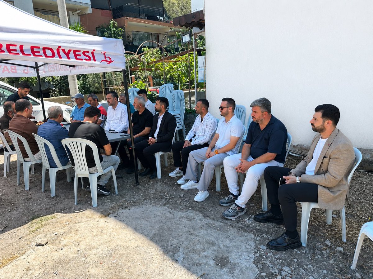 cemilsarioglu's tweet photo. İlçe Başkanımız Sayın Sn. @TarkanDuzman İl Gençlik Kolları Başkan Yardımcımız Sn. @OsmanAkkayaTR ve teşkilatımız ile birlikte ebediyete irtihal eden AK Parti Bayraklı İlçe Yönetim Kurulu Üyemiz Abdullah Yurt Başkanımızın kıymetli ailesine taziye ziyaretinde bulunduk

Merhum Abdullah Yurt Başkanımıza Cenabı Allah’tan rahmet kederli ailesine ve tüm teşkilatımıza sabır ve başsağlığı diliyoruz

Mekânı cennet makamı âli olsun