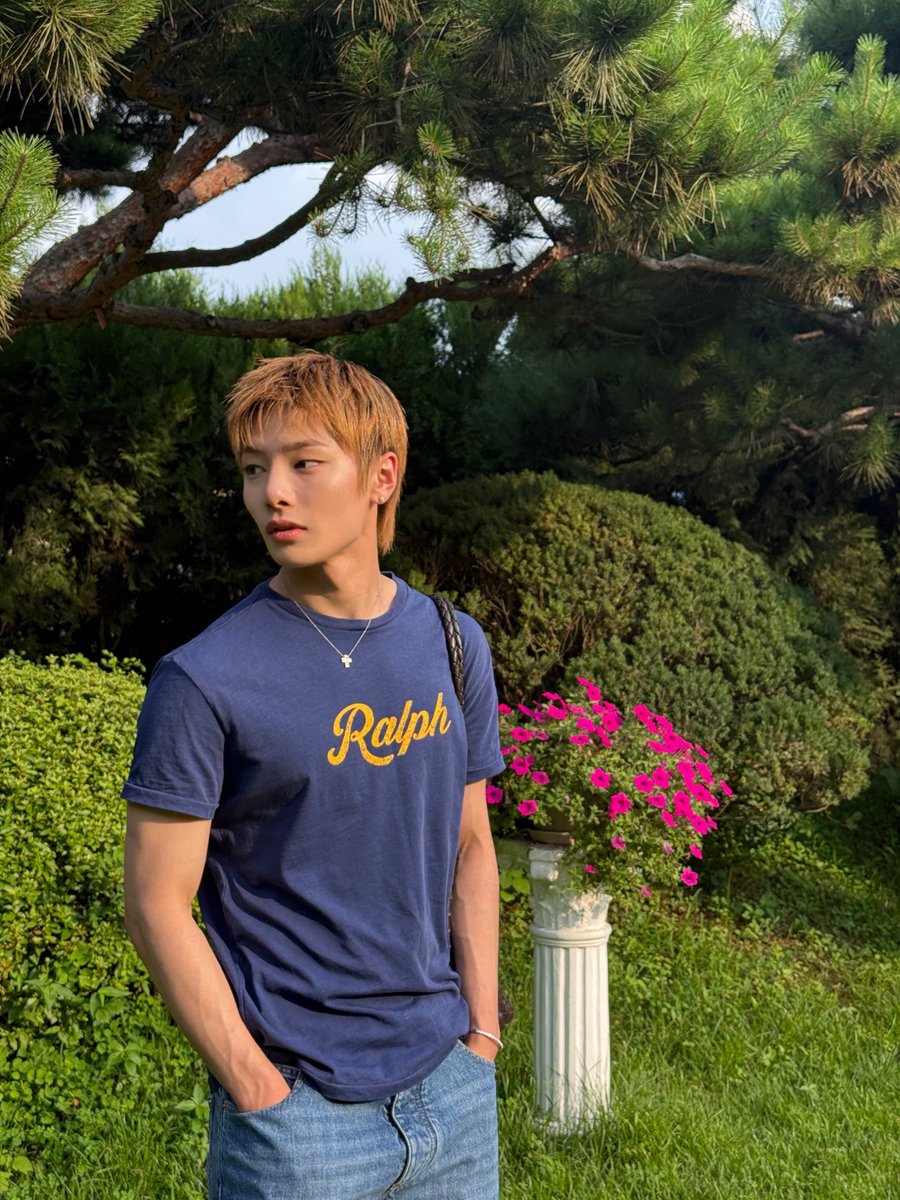 innietext's tweet photo. 📷 260712 | i.2.n.8 instagram 

🎶 Joseph Vincent • How Deep Is Your Love

Summer 🌳 https://t.co/nwDFRCZAQj