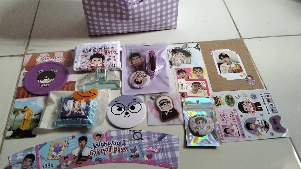 Eastherya's tweet photo. Terimakasih semuanya freebiesnya lucu-lucu banget, @Hanyyui
@nonuugyuu67 @wonminvibes @cbajdl @hizziyy , terimakasih @MinWonDdaily buat event yang keren ini. ☺️☺️🙏🏻 https://t.co/byhvmiwEYj