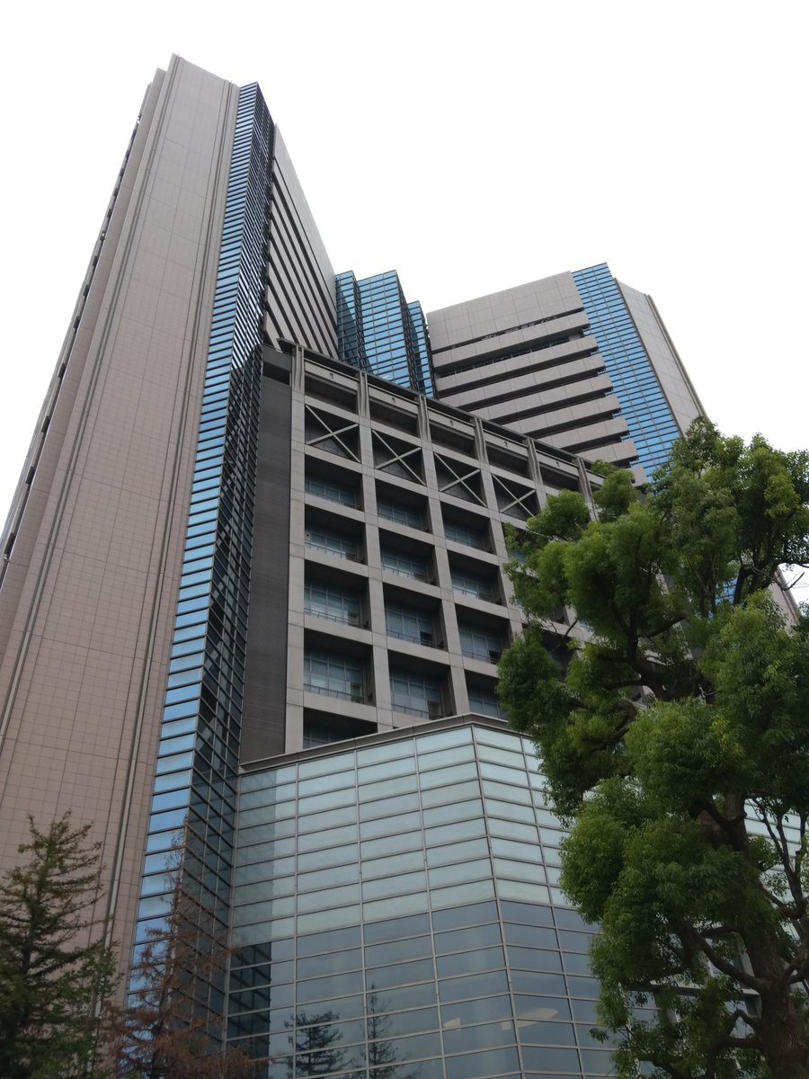 55monkeyA18861's tweet photo. #国立がんセンター、初めて敷居を跨ぐ。
すぐ近所（新橋演舞場😉）には何度か行ったことがあるが、この建物が病院🏥とは露知らず。
#Gisters 20周年講演会、レジェンドのお医者さん方はオーラを放ってた✨
そして、同じ病気の方々との交流で、パワーチャージ！
#GIST https://t.co/6fLPr4rLVl