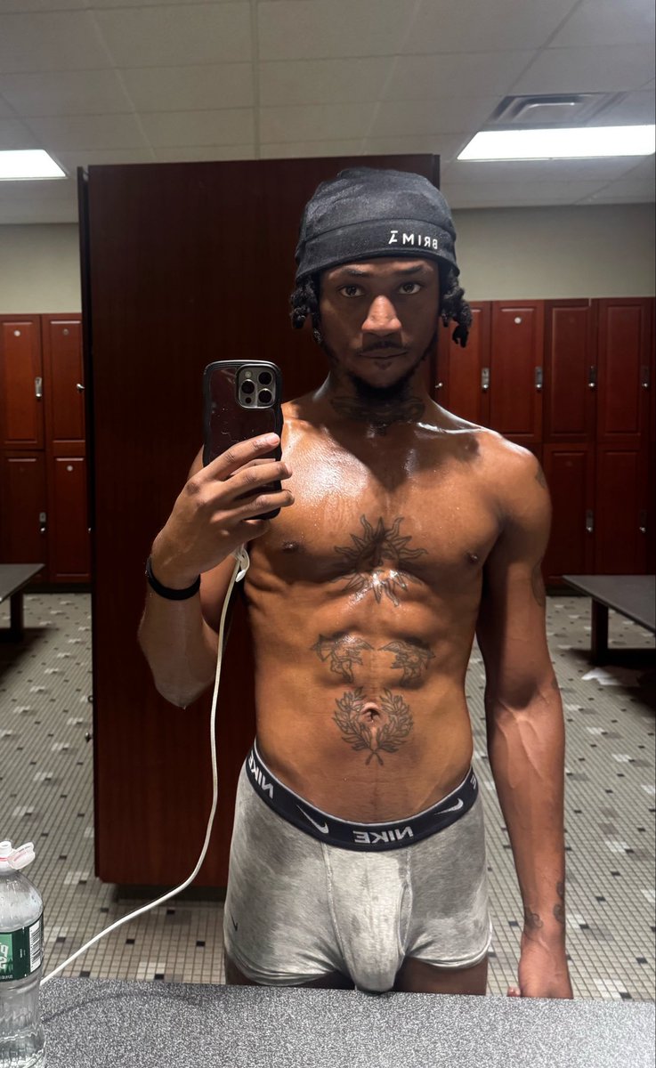 5IVESTARNIG's tweet photo. was going hard at my last gym session ended up getting hard after my gym session, it was so busy in the locker room . i know these men were enjoying the show, how could you not bro 😈 im not hiding shit ⭐️⭐️⭐️⭐️⭐️ 
full video on darkfans https://t.co/Z3HQLnUs6D