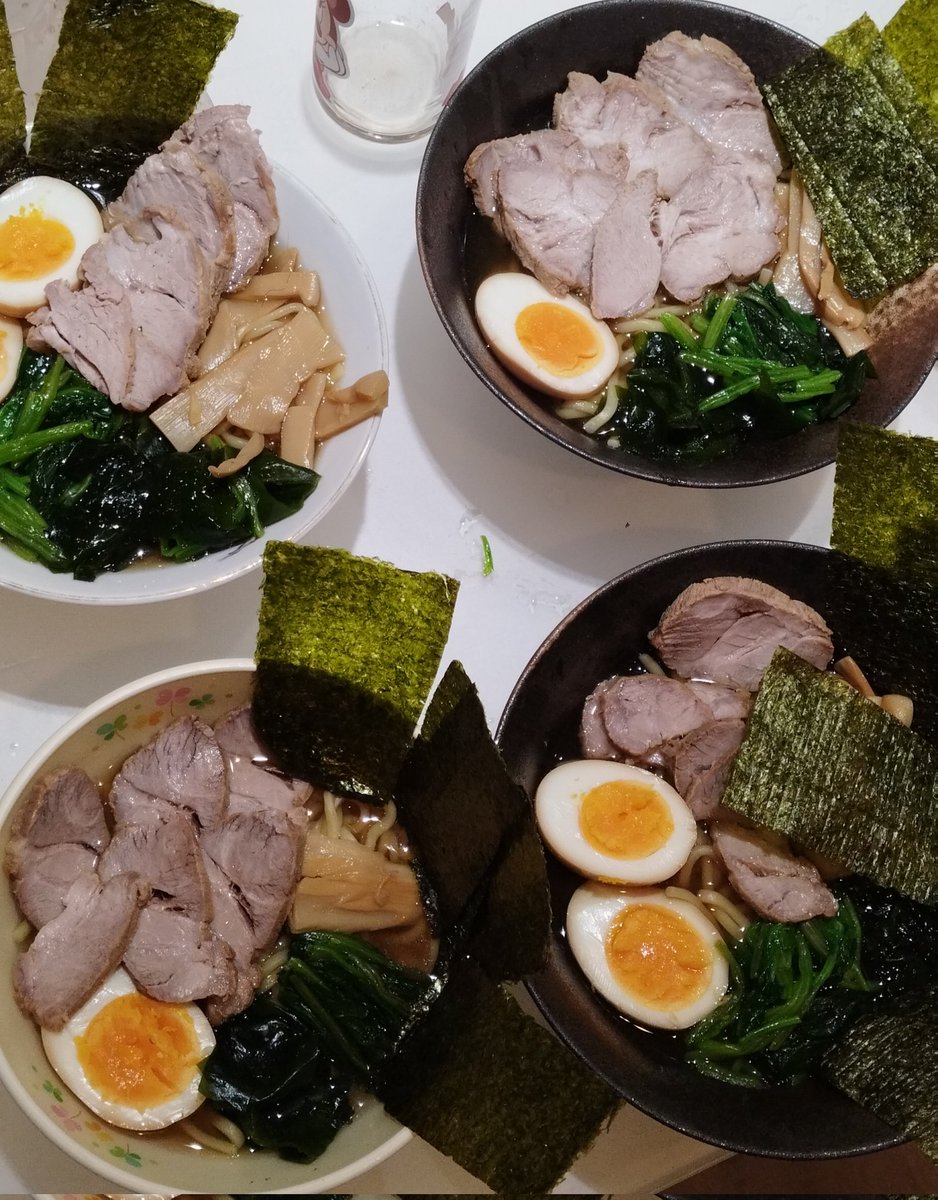 Sugochichi1's tweet photo. 家系ラーメンを家族のために家で作ったぜ。いえーい。
#ラーメン https://t.co/W2CK2VZ7FF