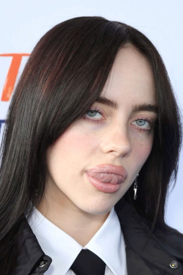 Tobirama_0303's tweet photo. What's so special about Billie Eilish that everyone seems obsessed with her? https://t.co/uo4UjvV7M1