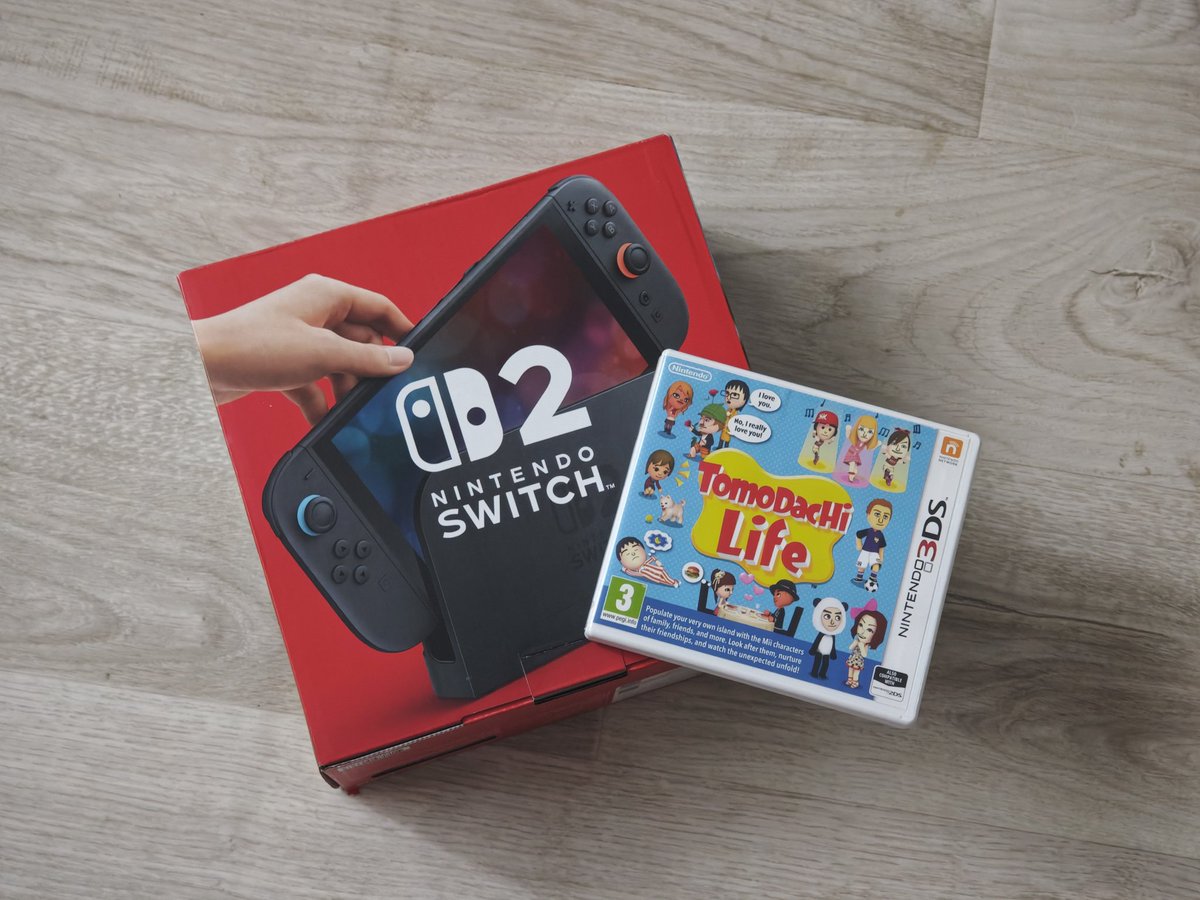 lozhker's tweet photo. Guys I bought a nintendo switch 2 and tomodachi life, but the cartridge doesn't fit, is it defective? :((((( https://t.co/VcLhJwiYMC
