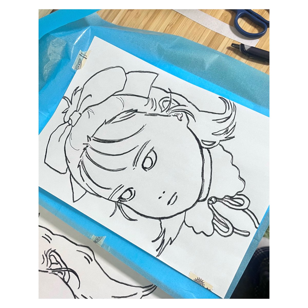制作してます✏️これはチャコペーパーで線画をキャンバスに写している
