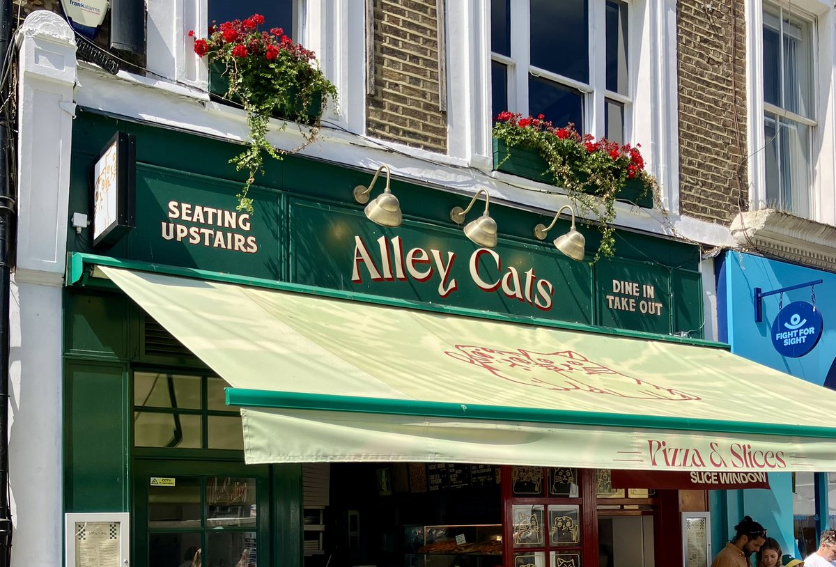 KurtANB's tweet photo. @rickygervais Free publicity @ Portobello Road 😼🙌🏻😸 https://t.co/WOEvCYTAux