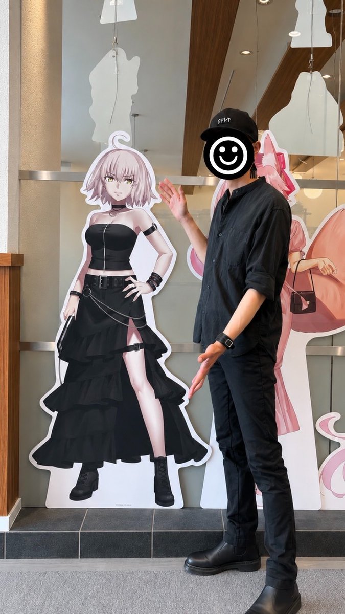 Mint_Moto's tweet photo. 推し活Day
邪ンヌ衣装がパンクでサイコー！
メンズ1人でスイパラは少し勇気いるネ…　#FGO https://t.co/AcLmzuD0ev