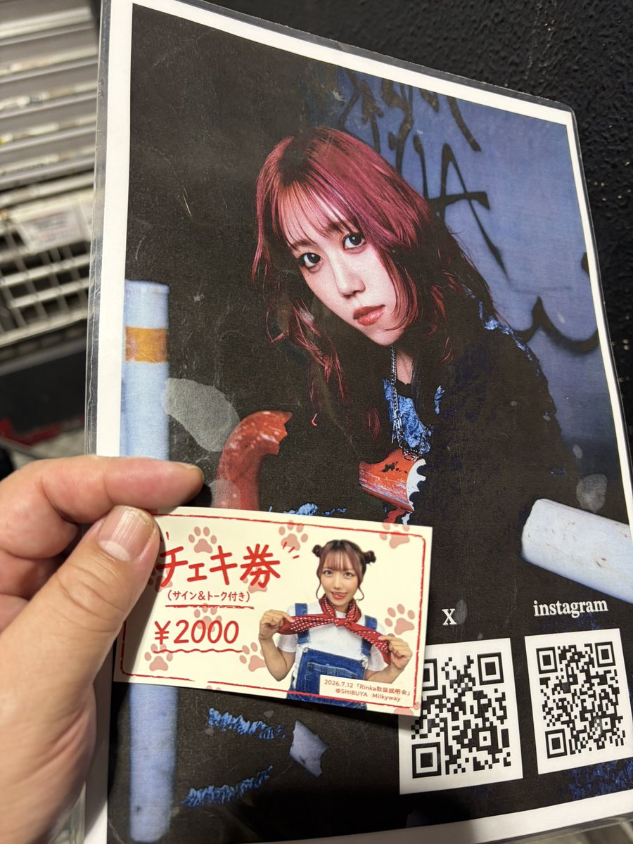 saninchu's tweet photo. RINKAさんの生誕祭。チェキの列がすっごくながーい😃
大人気！！

今日人生初ペンライト買ったけど、RINKAさんの🟥の日なのに、勝手に変色しだしたりして使い方がちょっと怪しい😅

#Finally https://t.co/aga2sgw59c