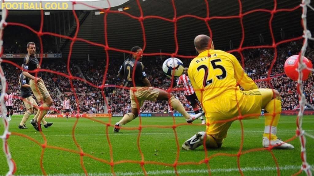 _Cr1ss's tweet photo. @MrsCadilllac @kylecase123 @Rory_Talks_Ball In this game Sunderland won through the ball hitting a beach ball and deflected into the net the goal still stood and Sunderland won.. get over it the ball would of still fallen to the England player anyways 😂 https://t.co/Nu31xaO2x9