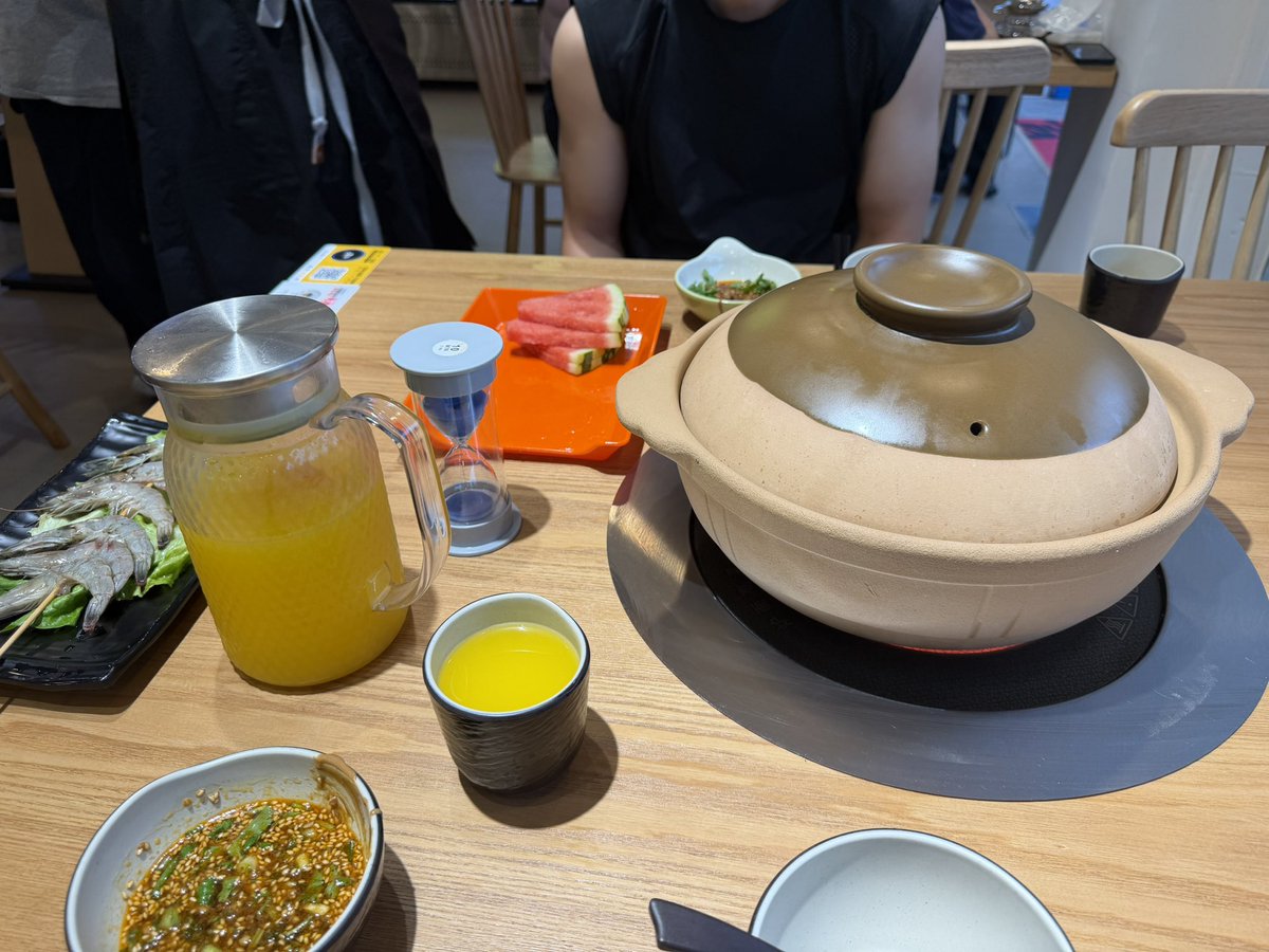 GQ93077772's tweet photo. 我就知道生日红包不是好收的，不仅要请吃饭，还要被玩。 https://t.co/fTmId5BbCo