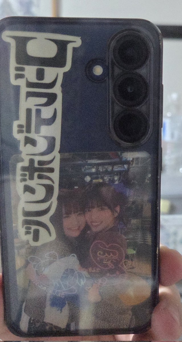 rogars_wr's tweet photo. #ありさほエンパ で貰った入場特典カード、スマホケースに入れることにしたのです✨
金爆要素も残したかったからなんかありさほの2人の愛称がゴールデンボンバーみたいになったなw https://t.co/EAyth8PGxJ