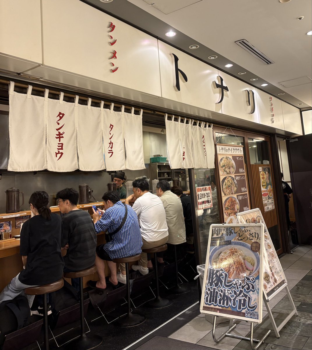 black_cross09's tweet photo. また今日明日と関東来てます…
昼は、タンカラ🍜
夜は、初めての寿司狼🍣

#コハダあるやんシャリ茶色やん
#びっくり松前漬滅うま https://t.co/gITKuZ725J