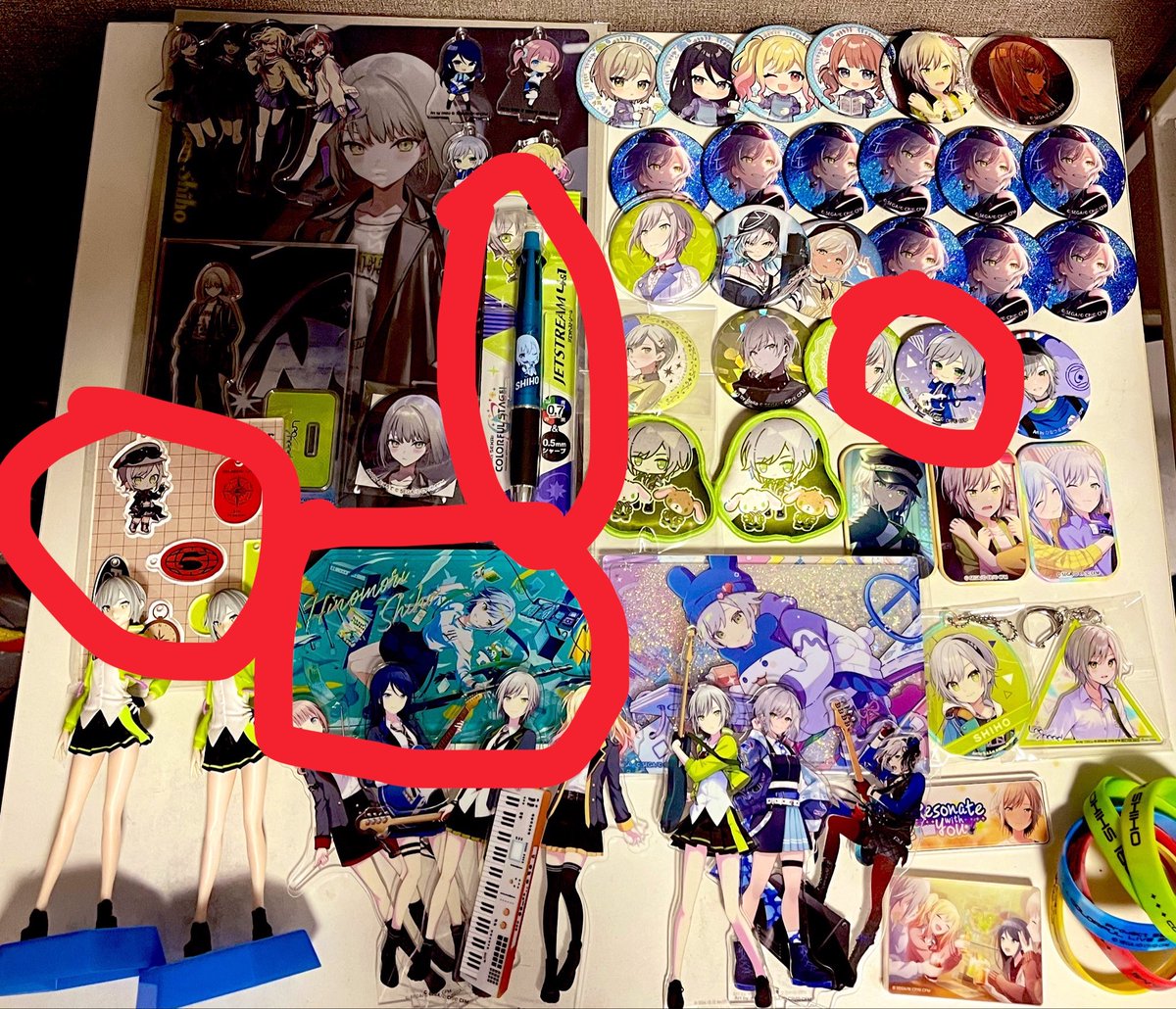 sh_k_0108's tweet photo. @rinpriolism はじめまして、おすすめからお声掛け失礼致します。
画像お借りして丸印つけさせて頂いたものをお譲り頂くことは可能でしょうか？
ご検討よろしくお願いいたします。 https://t.co/IgDGKJOpxH