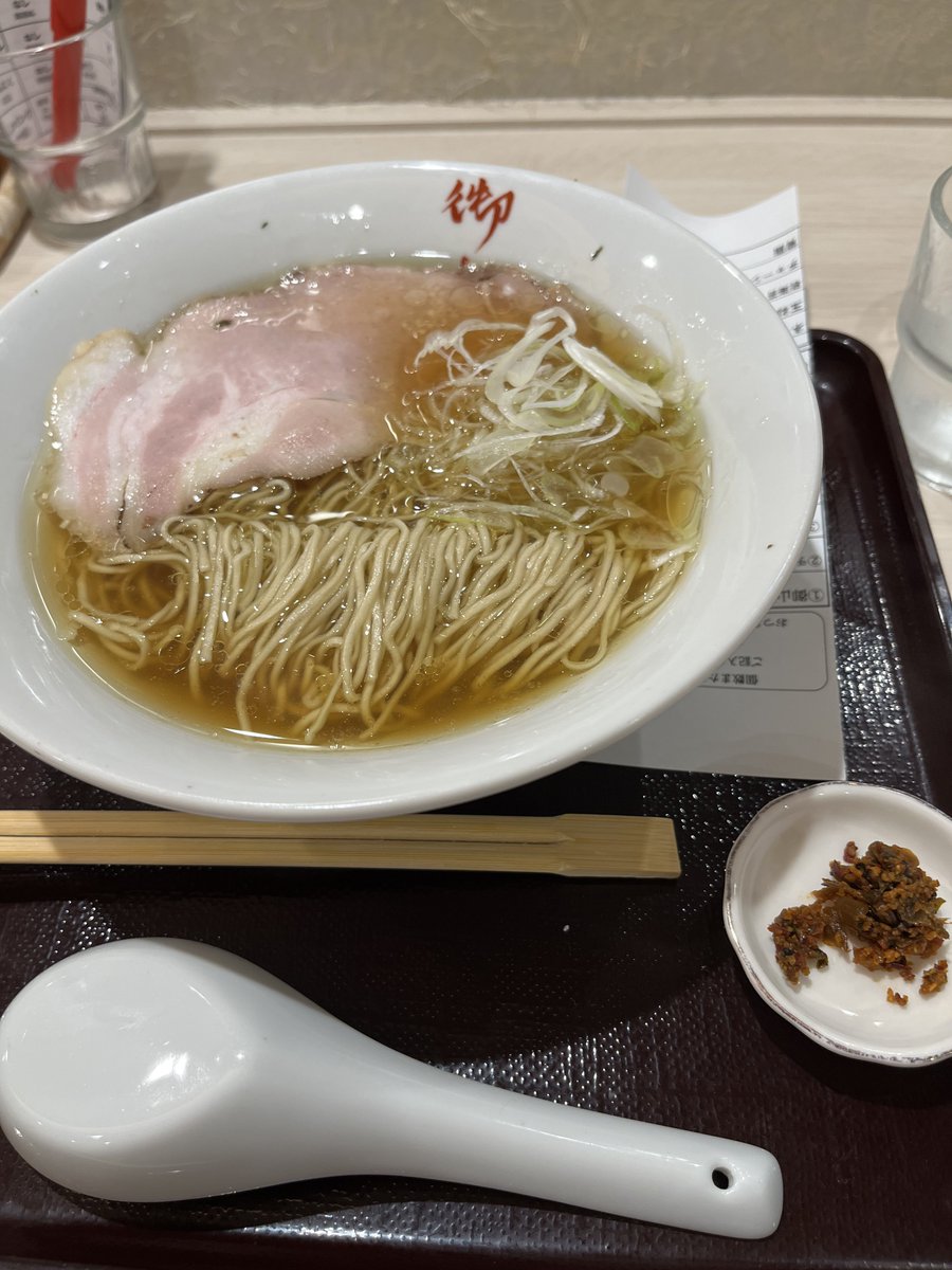 310Education's tweet photo. 【御山ラーメン】
新宿三丁目にある御山のラーメン、
麺の硬さとスープの感じが良い✨
旨味と甘みのあるスープで美味い！
#御山
#ラーメン
#新宿三丁目 https://t.co/k67v3l1Zkc