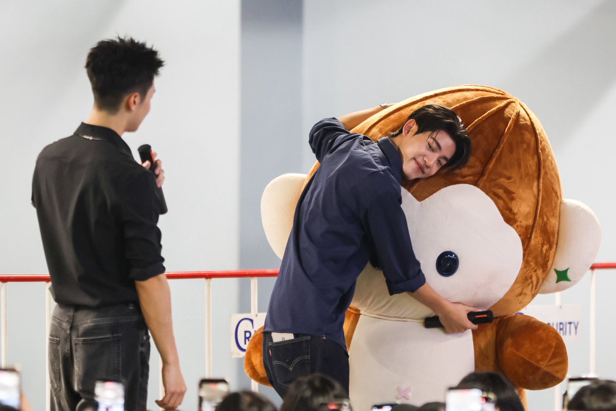 chakung's tweet photo. 💖🤏🏻 

AMPG FIRST MEET PONPON

#YBOOKFAIR11xAlmondProgress 
#Almondbabybigboy #ProgressPassawish 
#AlmondProgress
#PONPON
#PSPW #ด้อมภภ https://t.co/fXM9ushHnT