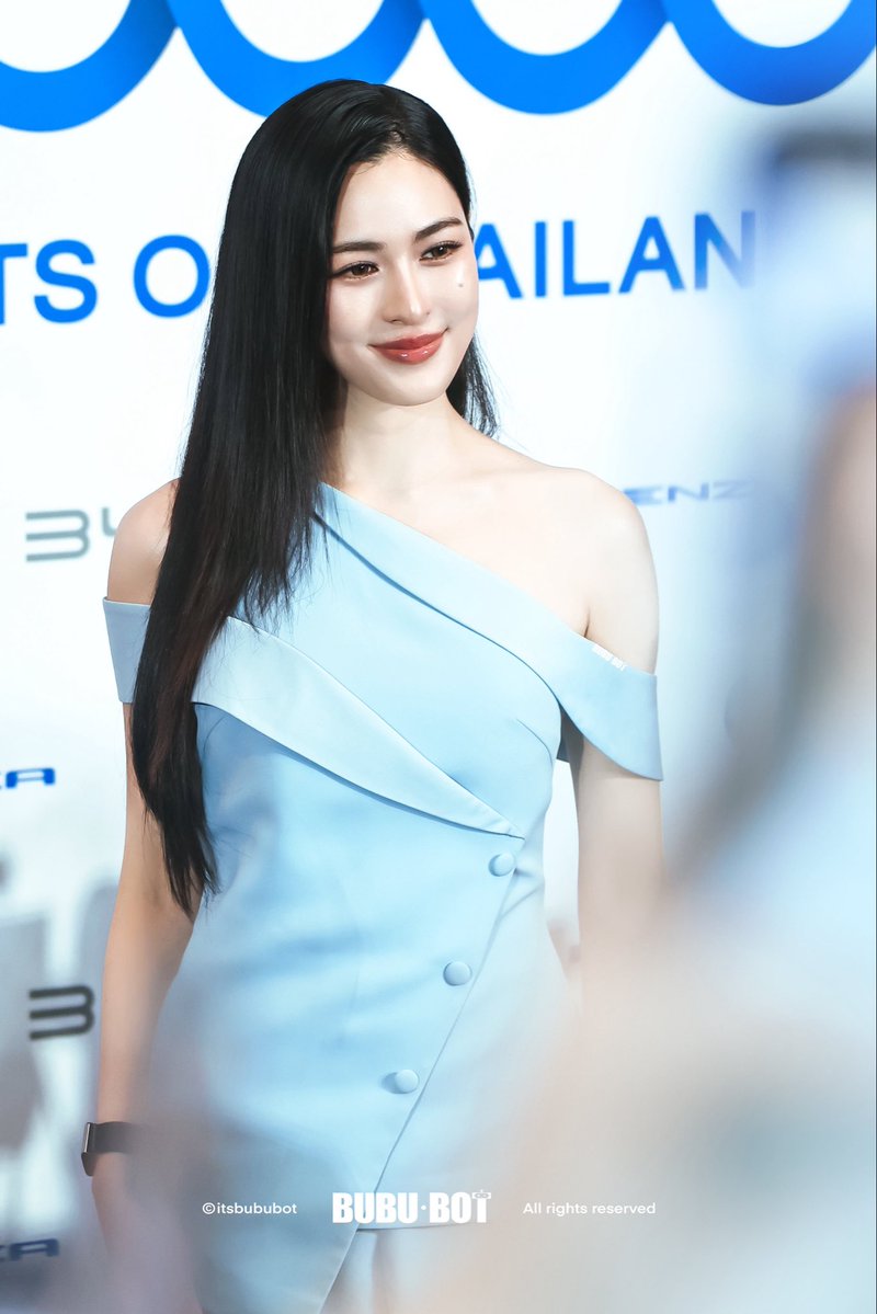 AllKwong50th's tweet photo. The definition of premium vibes: Lingling Kwong x BYD SEALION 5 DM-i.🔛

LINGLING 1ST PRESENTER BYD
#BYDSEALION5DMixLingLingKwong
#linglingkwong #หลิงหลิงคอง
@linglingsirilak @BYDGlobal https://t.co/Xf2d8BNCBO