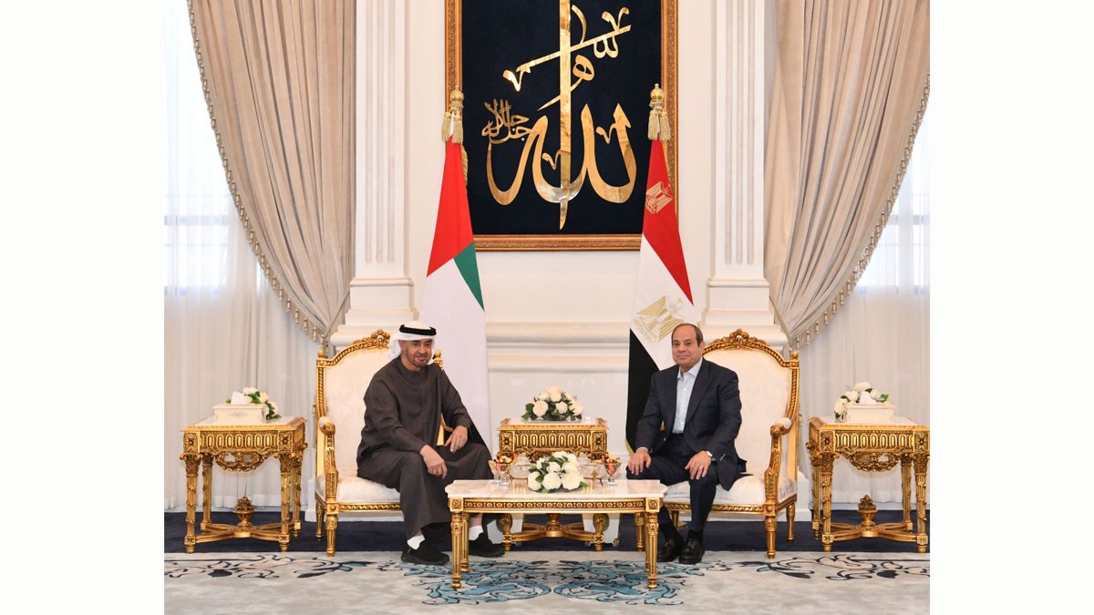EGPresidency_AR's tweet photo. الرئيس عبد الفتاح السيسي يستقبل رئيس دولة الإمارات العربية المتحدة بمطار العلمين

 https://t.co/pIBO96XBfP 

#السيد_الرئيس_عبدالفتاح_السيسي 
#الجمهورية_الجديدة 
#موقع_الرئاسة https://t.co/oIaZI9keoJ
