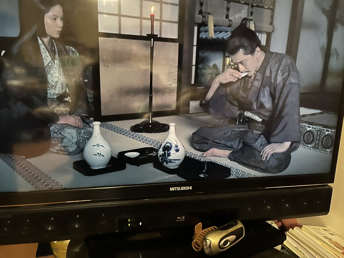 yattis4's tweet photo. またまた、２週続けて、伊万里の貧乏徳利。江戸になってから、伊万里ができ、
本能寺の変に明治の貧乏徳利が、あるのは
変。信長と市が。 https://t.co/5PjYTmxgIv