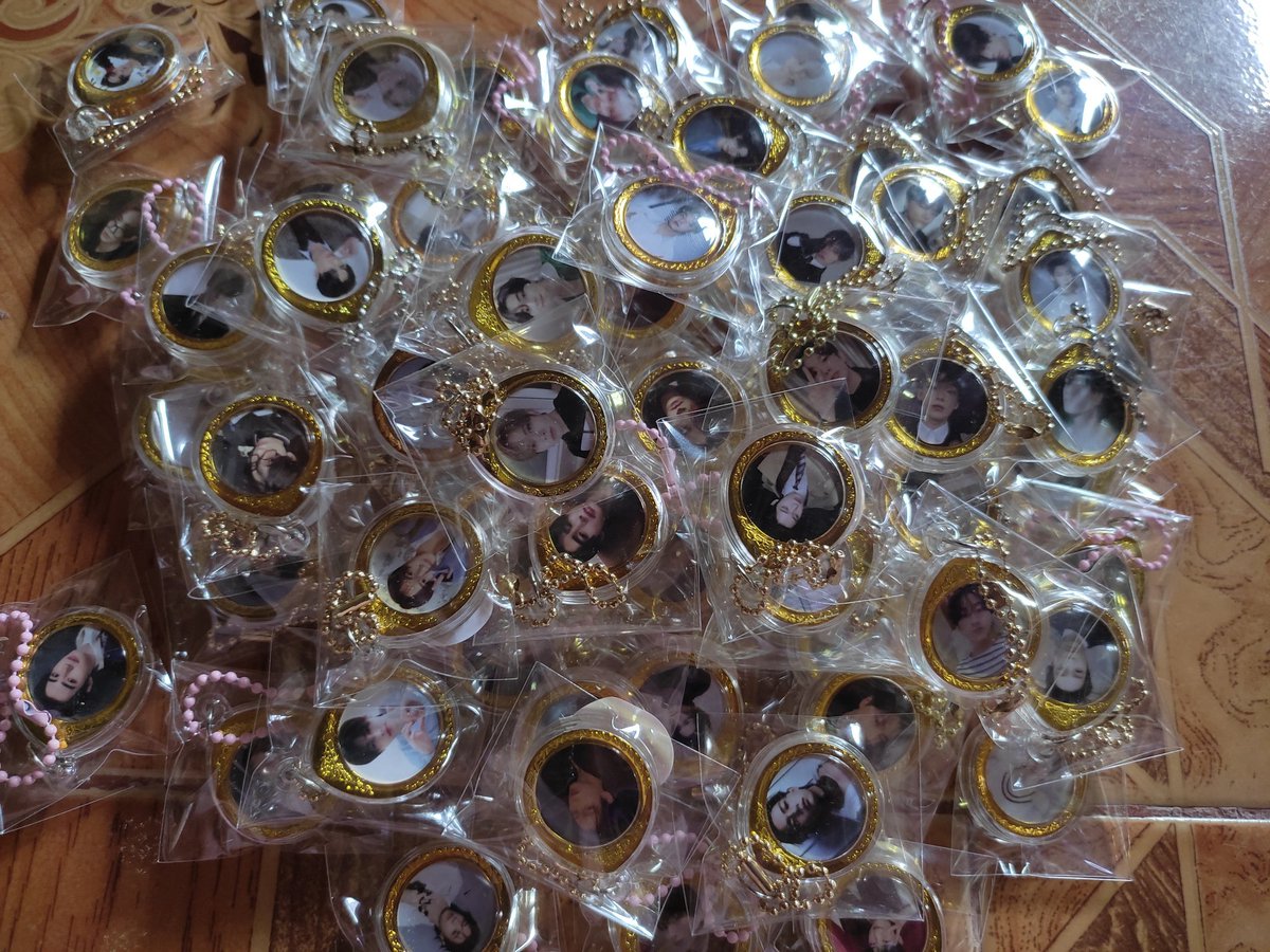 jjam_nny's tweet photo. จี้พระ รับทำจี้พระเครื่อง พระเครื่อง
* แถมฟรีพวงไข่ปลา
* ฟรีซองใสทุกอัน

จี้+ถุงแดง 29
จี้+กล่อง 29
จี้อย่างเดียว 20
พกจ.หัวใจ 15

🧡มัดจำได้
เรทส่ง 50อัน
คละรูปได้1:1
 #รับทําgiveaway #ตลาดนัดบังทัน #ตลาดนัดdmd #ตลาดนัดplave #ตลาดนัดbus  #ตลาดนัดcortis #รับทำของแจก #ตลาดนัดgmm https://t.co/cibbWMPkSi