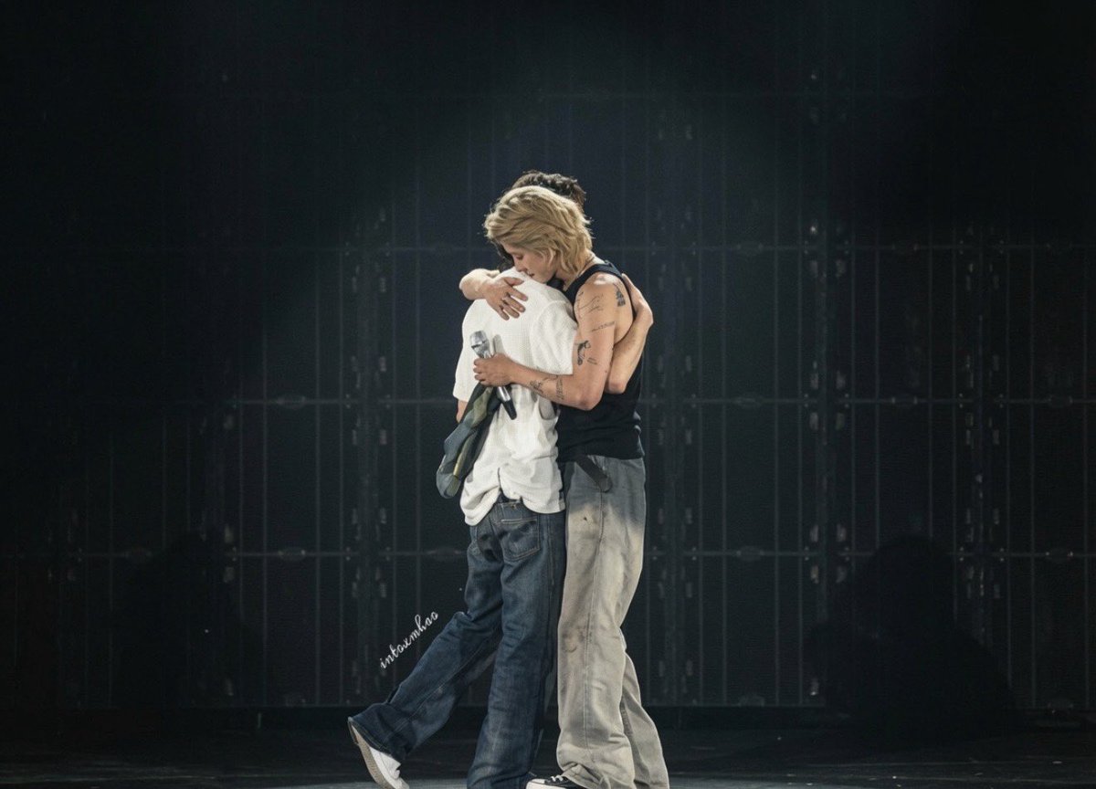 intoxmhao's tweet photo. “i was very grateful for this unit” -#V8  

after a long journey preparing for your unit, you finally released your music and held the concert you both dreamed of. seeing your true colors shine on stage meant so much to us fans. congratulations on successfully wrapping up the first leg of your concert! proud is an understatement. 🤍