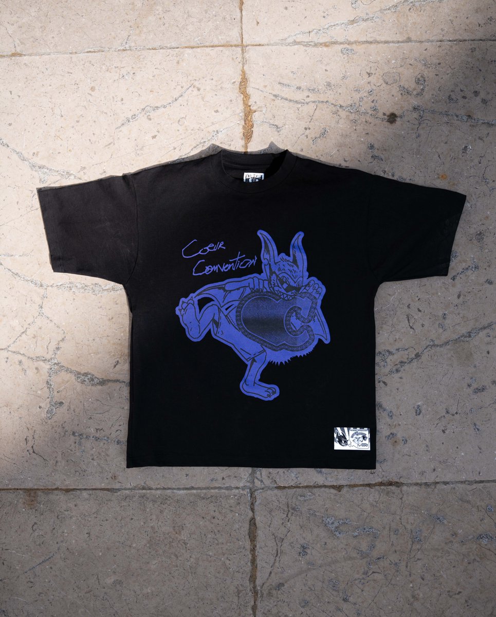 coeurconvention's tweet photo. "Coeur Convention"
Les précommandes ouvrent à 19H.
Le site est prêt. La collection aussi.
Cœur Convention Été 2026.
🖤💜
#CoeurConvention #Streetwear #GraphicTee #PreOrder #Summer2026 #IndependentBrand https://t.co/eH72wOTkLF