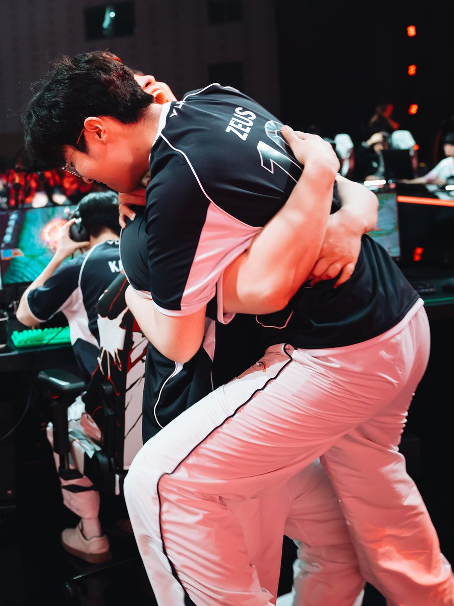 lolesports's tweet photo. THE GRAND SLAM DUO https://t.co/eTv3bJLYsw