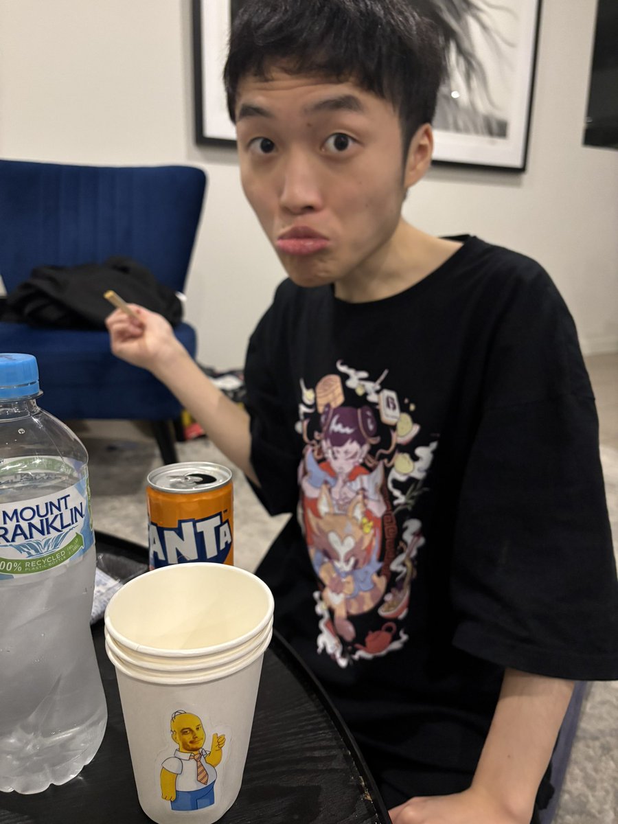 YAS_jittyoku's tweet photo. ひなおおめでとう🍾 https://t.co/OBazHee7K4