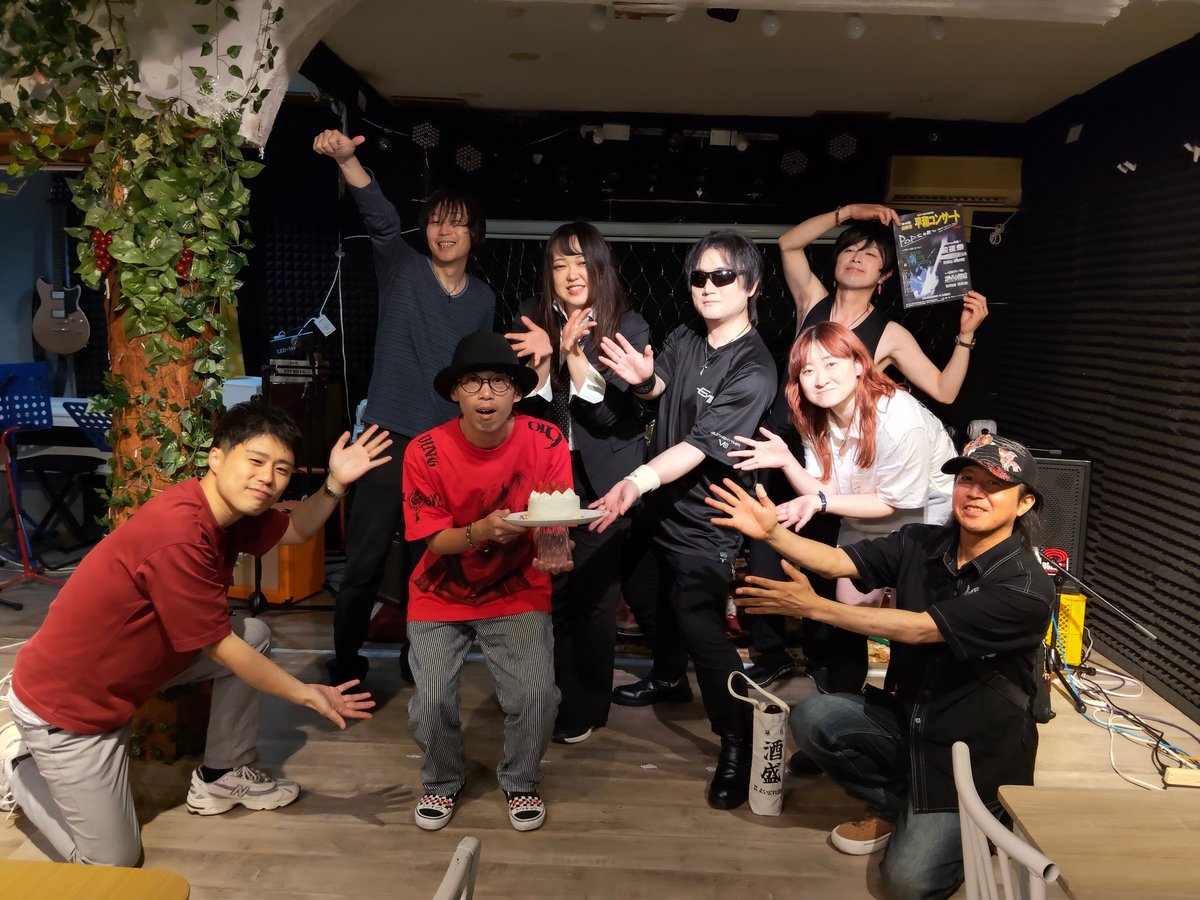 kobsatos's tweet photo. 【感謝！】
昨日、大崎市鹿島台cafe POLKAさんにてLIVEしました！素晴らしい演奏を浴びて、誕生日をお祝いをして、私も演奏してハッピーな1日でした！
またお会いしましょう☺️
〈セトリ〉
ファイアパンチ
サティスファクション
アマリモノノ、イノチ
武装解除
GOOD DREAM
クロネコ〜幸せの宅急便〜 https://t.co/lr3Mg2WbXz