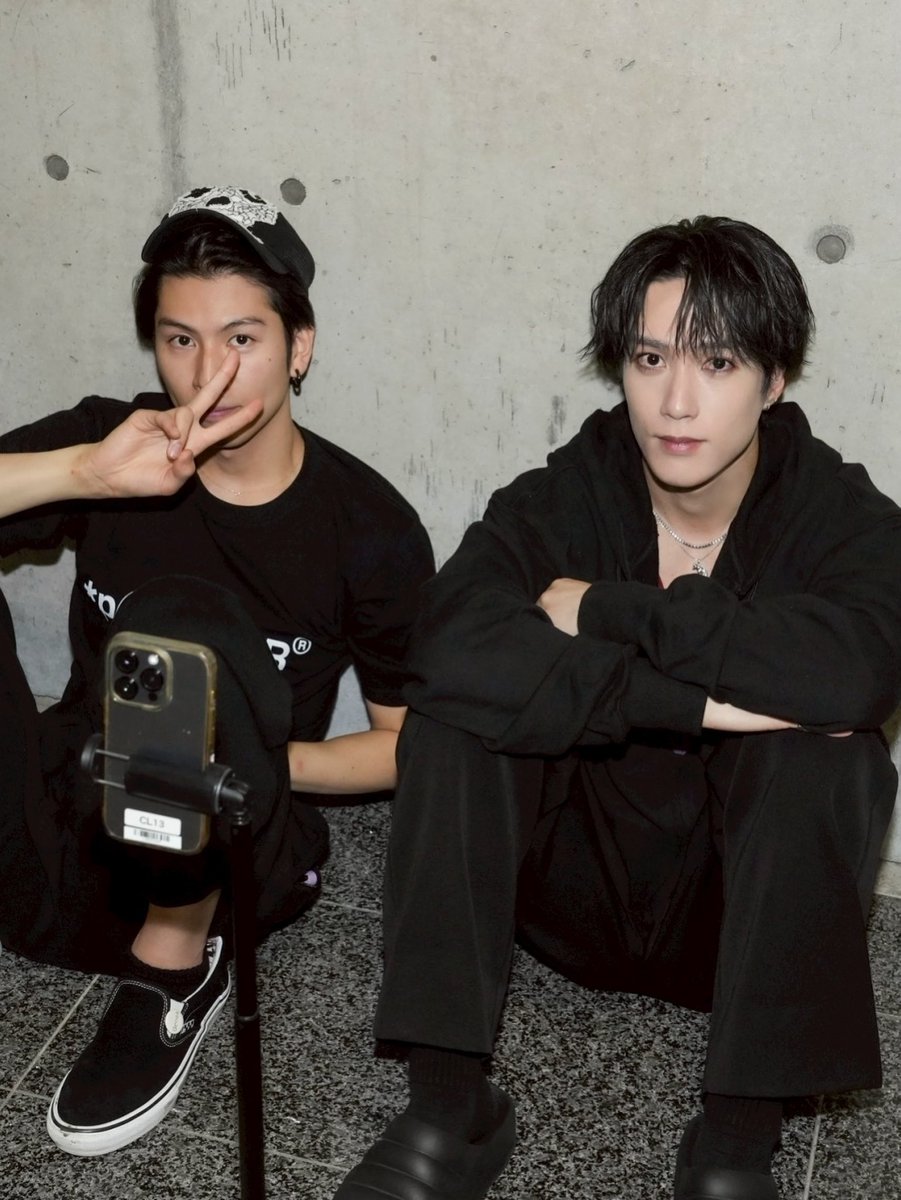 pmprmkis_'s tweet photo. 🦈🐱 https://t.co/5tyon9bpvU