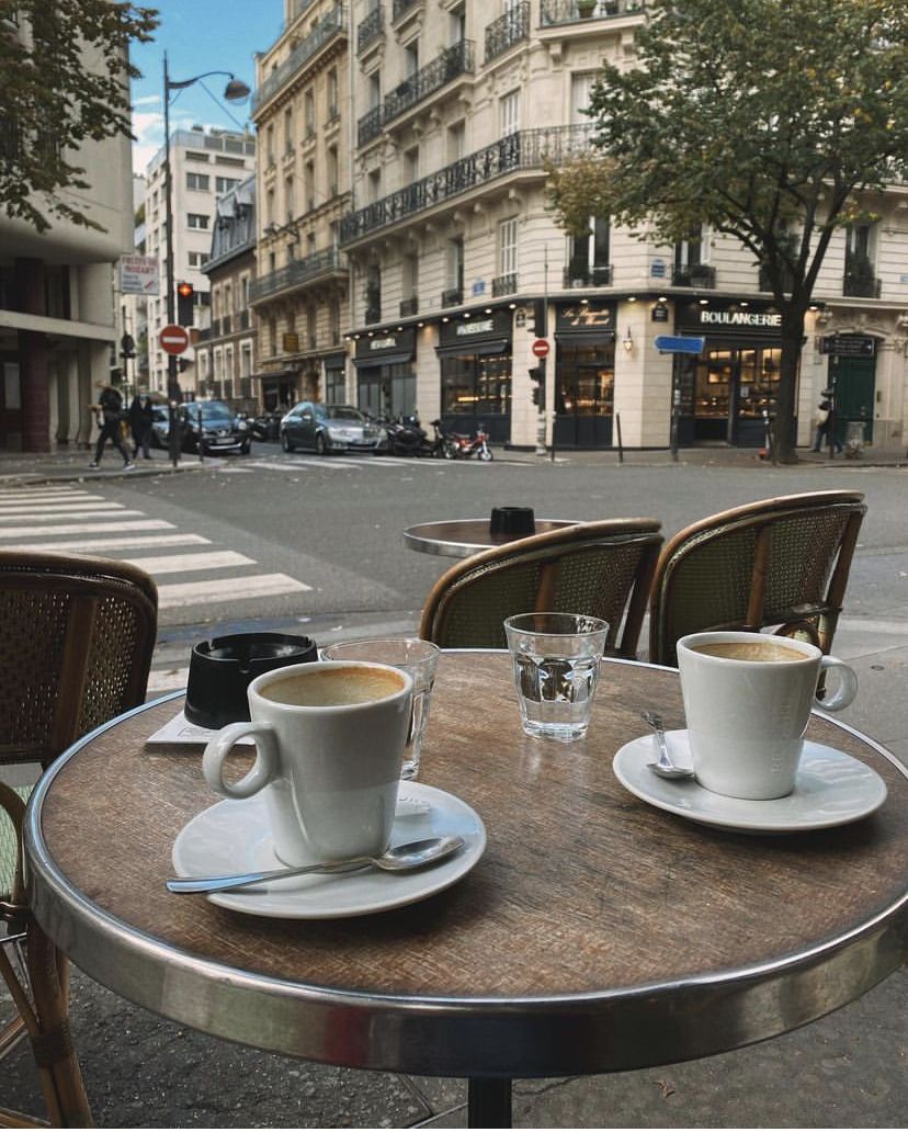 BoylanRoger's tweet photo. Morning coffee in Paris. https://t.co/2MKbPJ3PBj