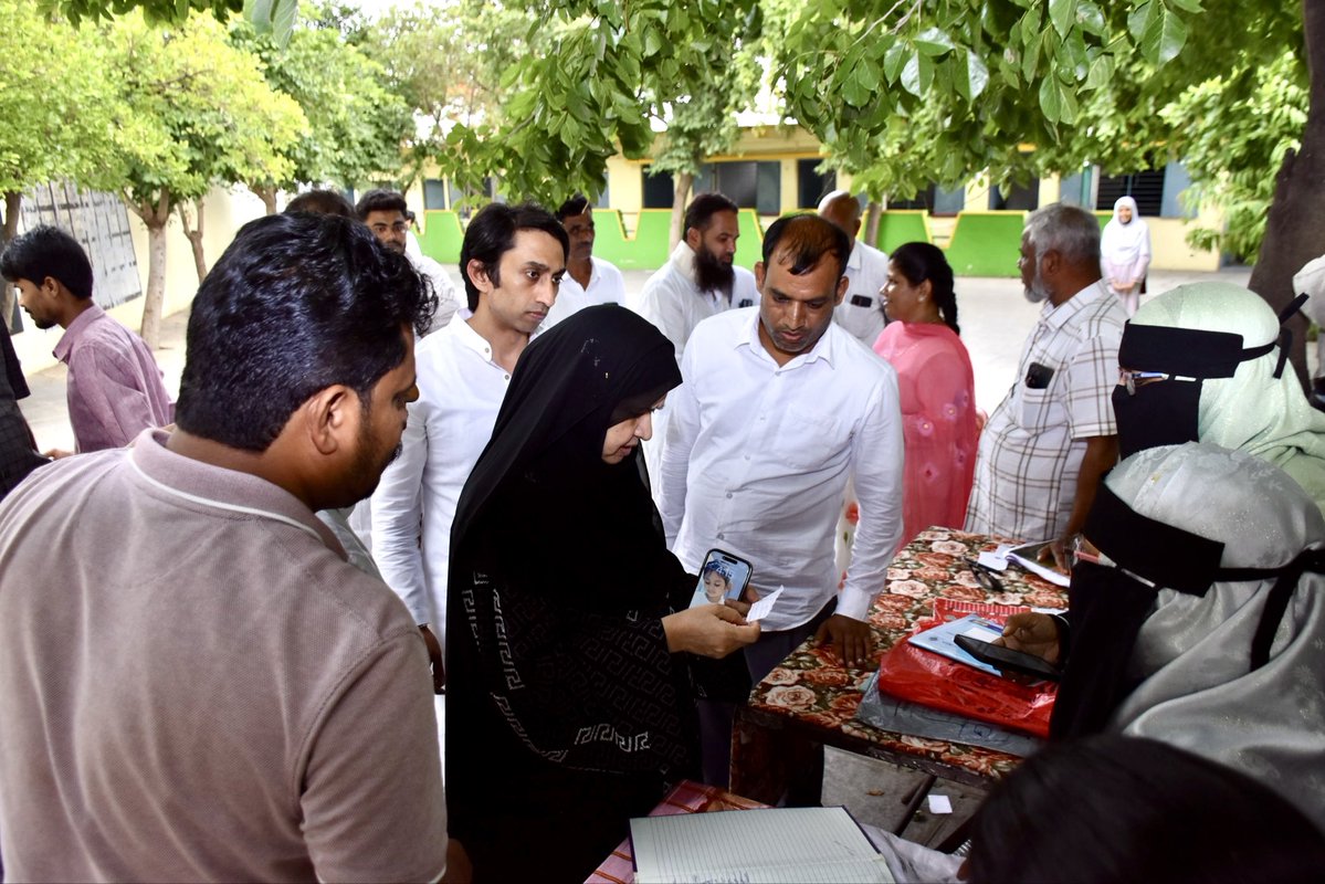 MlaKaneezfatima's tweet photo. Visited Ward No. 15, Ward No. 16, Ward No. 13, Ward No. 3, and Ward No. 24 to inspect the ongoing Special Intensive Revision (SIR) activities. I also reviewed the functioning of the SIR Helpline Desk and interacted with the teams on the ground. https://t.co/wBzDei1RX0